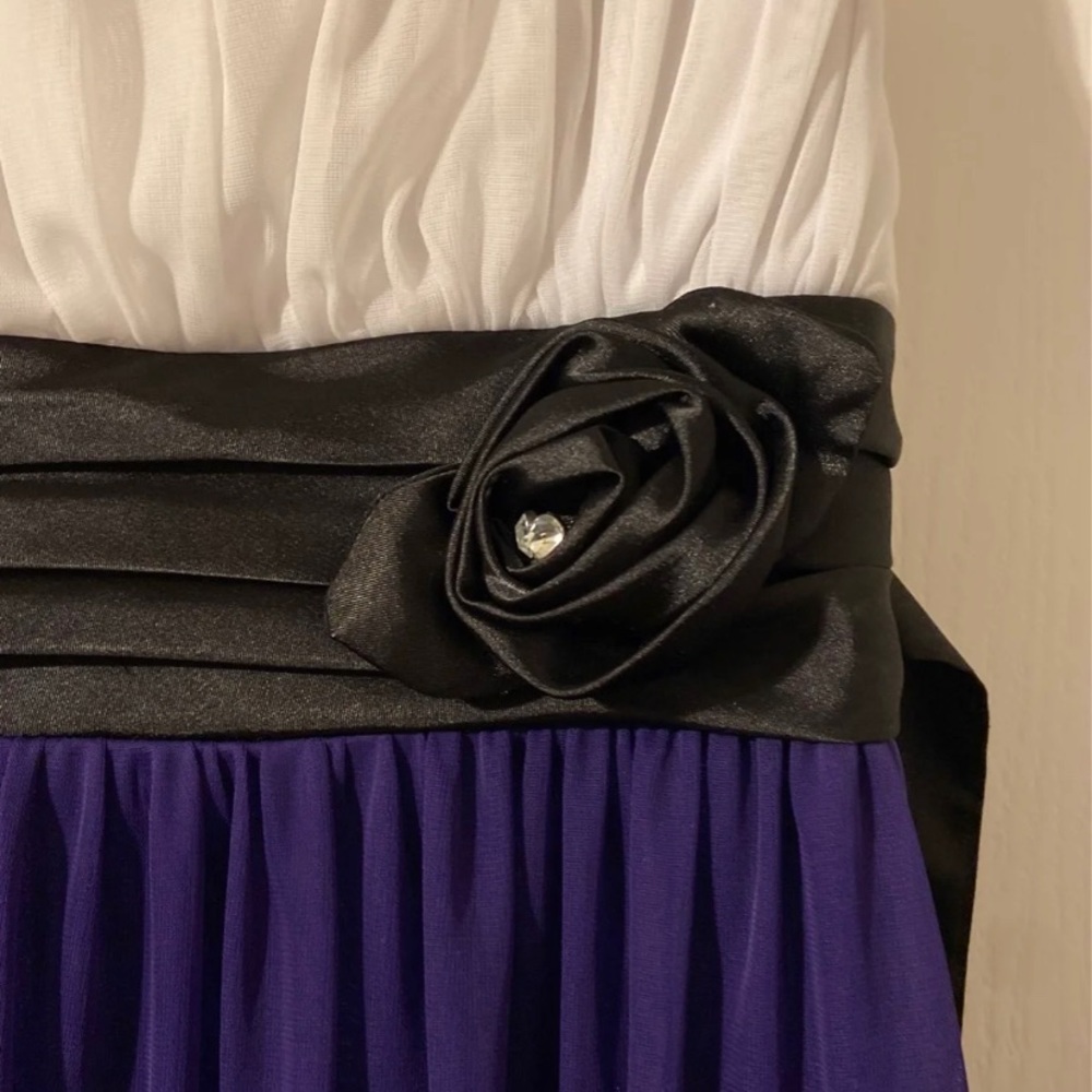 Dress - Picture 2 of 4
